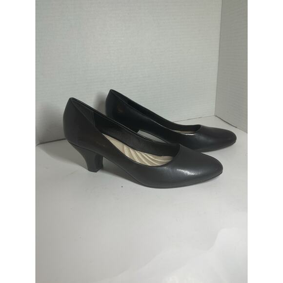 Easy Street Black Pumps Size 10M Low Heel Comfort Dress Shoes Classic Work - Picture 3 of 12
